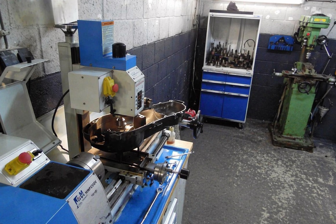 Scooter reparatie, onderhoud en motorrevisie in de werkplaats van Parkstad Scooters